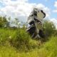Carro ficou destruído após o acidente na SP-241 entre Paraguaçu Paulista e Lutécia